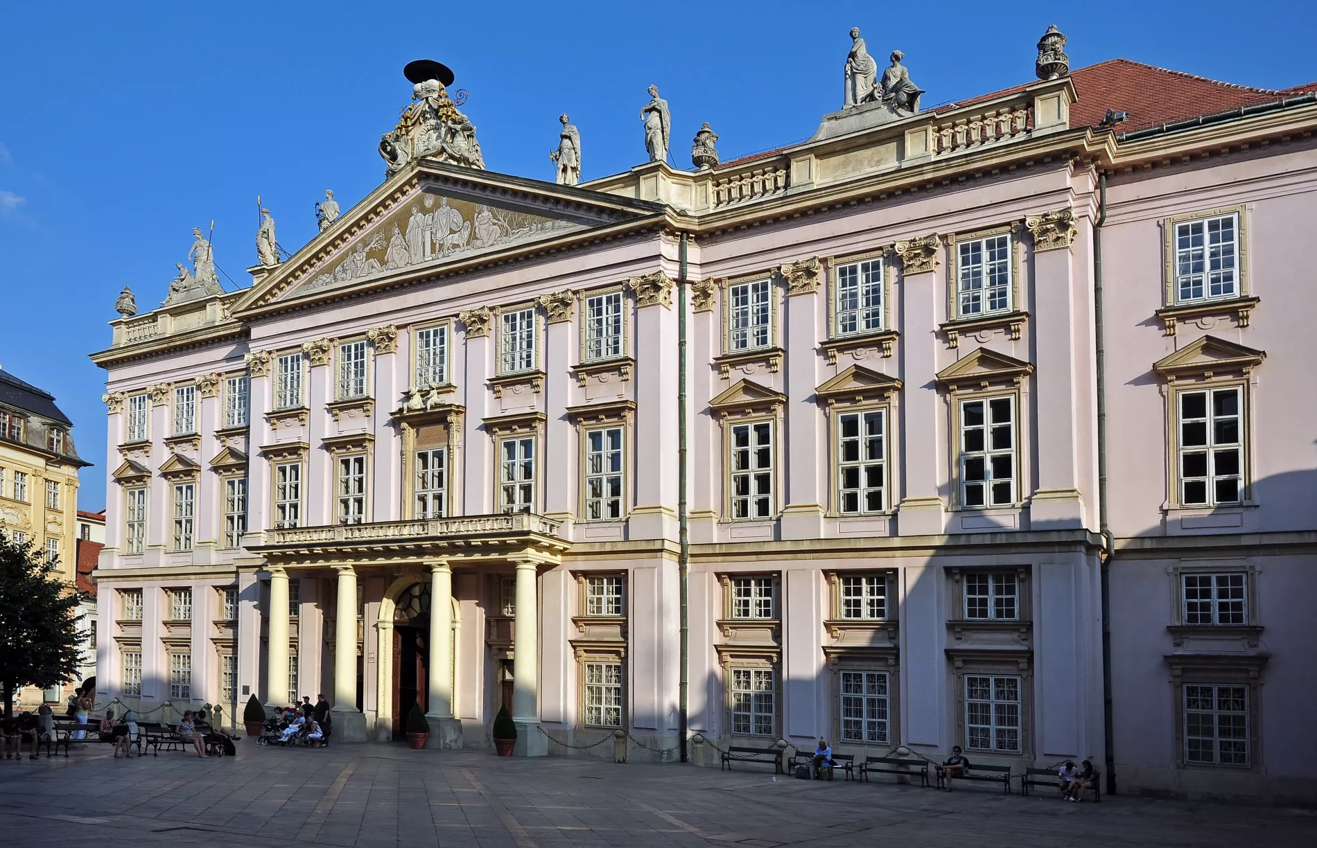 Podávanie priznaní k dani z nehnuteľností na magistráte hlavného mesta