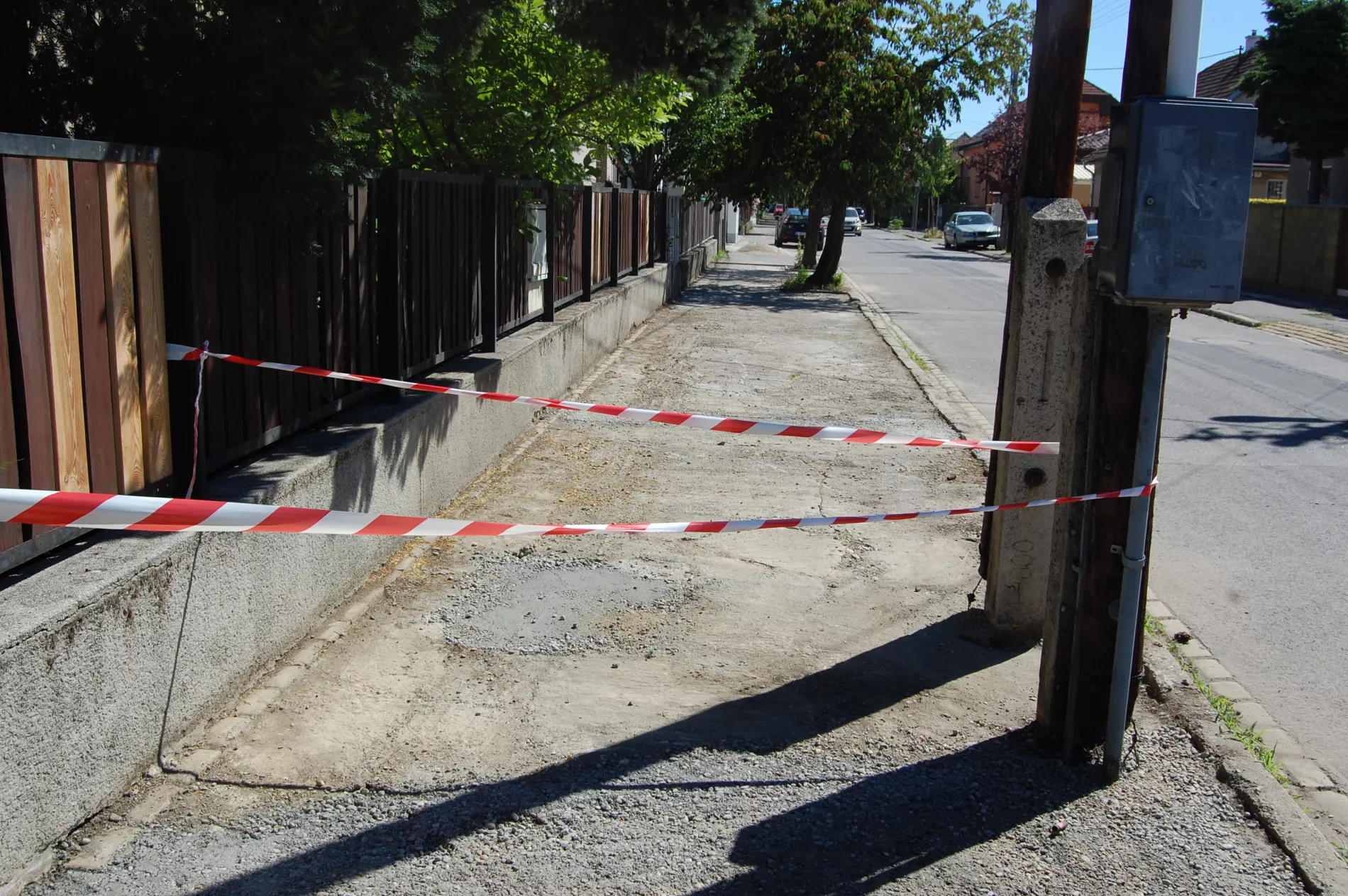 Revitalizácia chodníkov vo Vajnoroch pokračuje