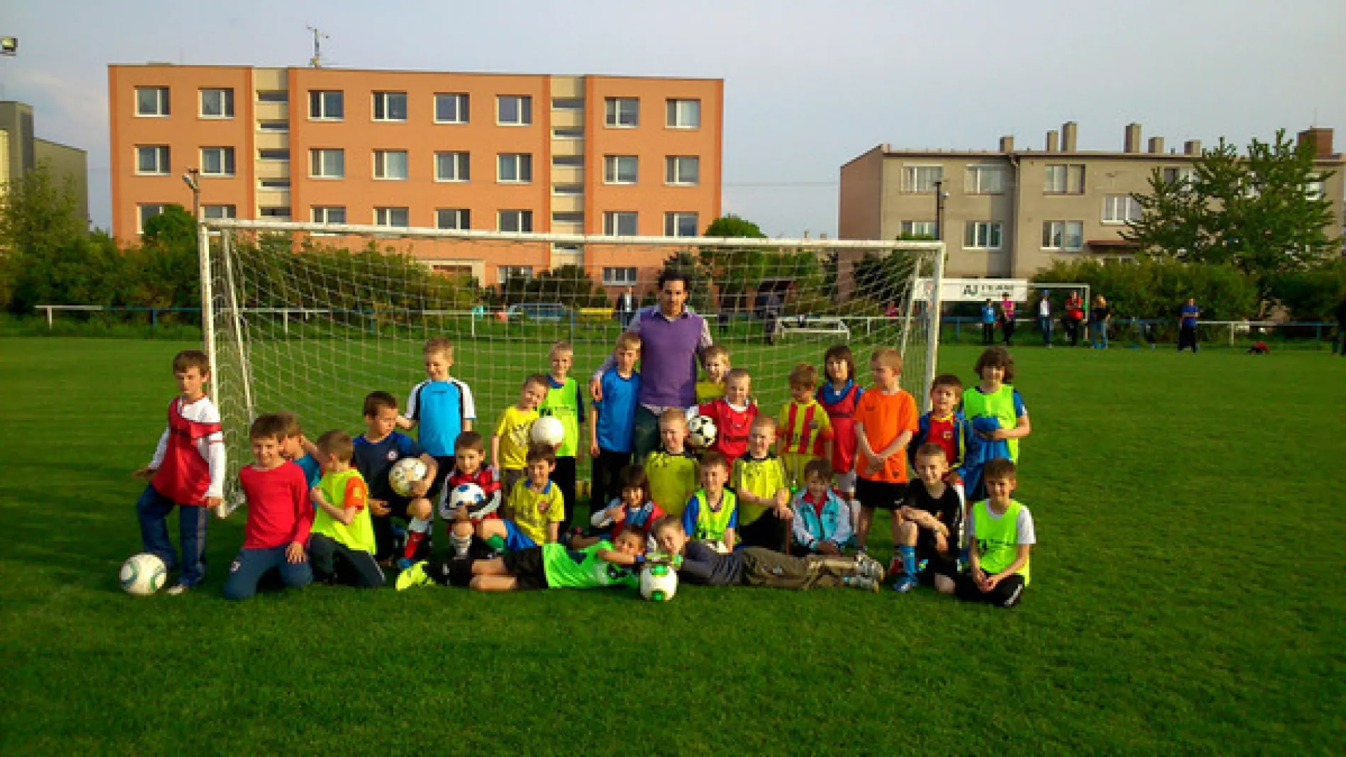 Podporme malých vajnorských futbalistov - Spoločné klubové oblečenie detí