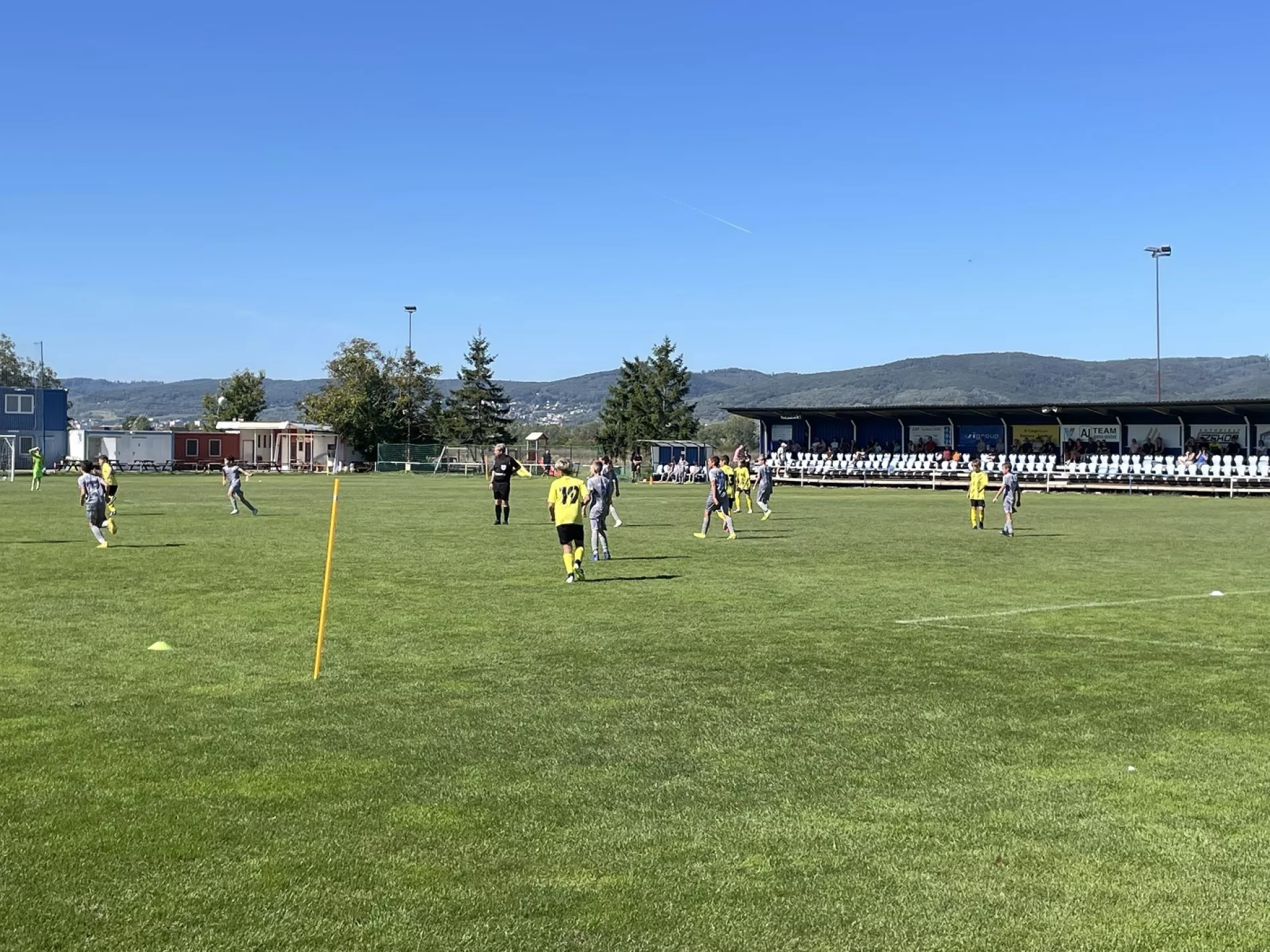 Bratislavský večerník: Poslanci schválili zámenu pozemkov: futbalové ihrisko vo Vajnoroch má po 20 rokoch vyriešené vlastníctvo