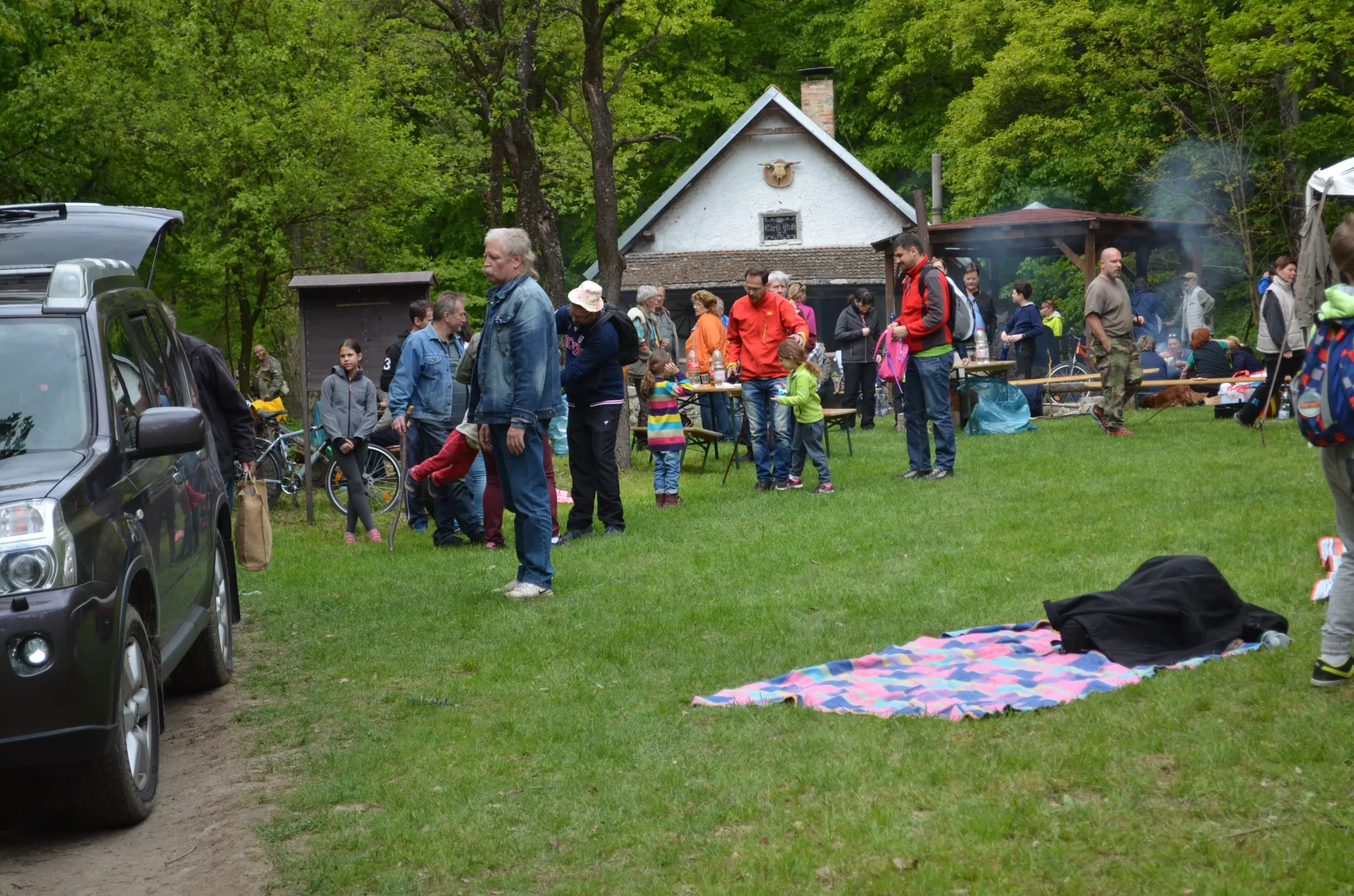 Guláš na Mahrovej búde prilákal Vajnorákov do lesa 