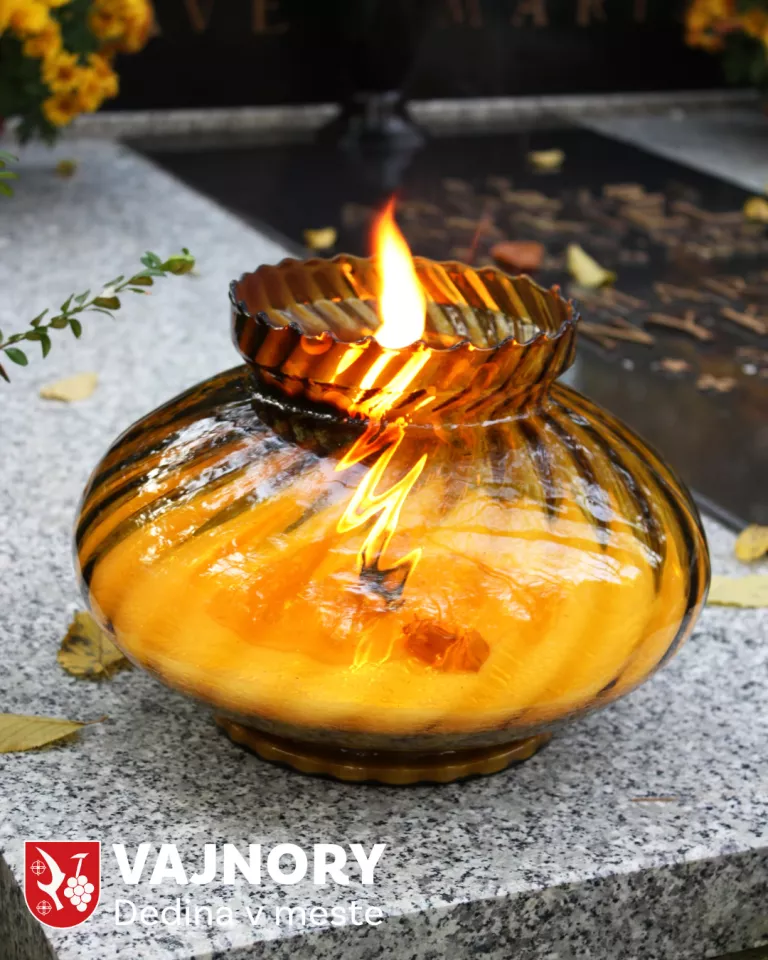 ZÁKAZ ZAPAĽOVANIA SVIEČOK A KAHANCOV NA CINTORÍNOCH
