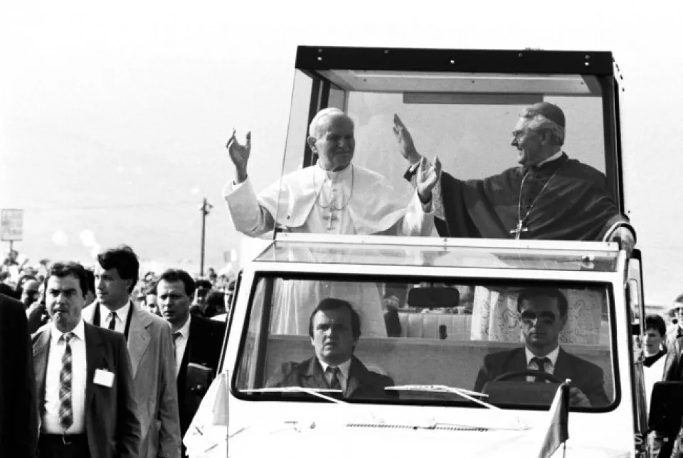 30. výročie prvej návštevy pápeža sv. Jána Pavla II. Slovenska na Vajnorskom letisku 