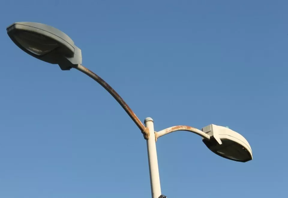 Ako a kam nahlásiť nefunkčné verejné osvetlenie?