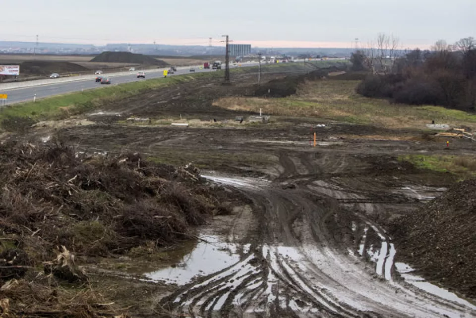 Výstavba križovatky Triblavina na diaľnici medzi Bratislavou a Trnavou. Starosta Mrva bojuje za výstavbu križovatky s kolektormi, ktoré pomôžu odľahčeniu dopravy